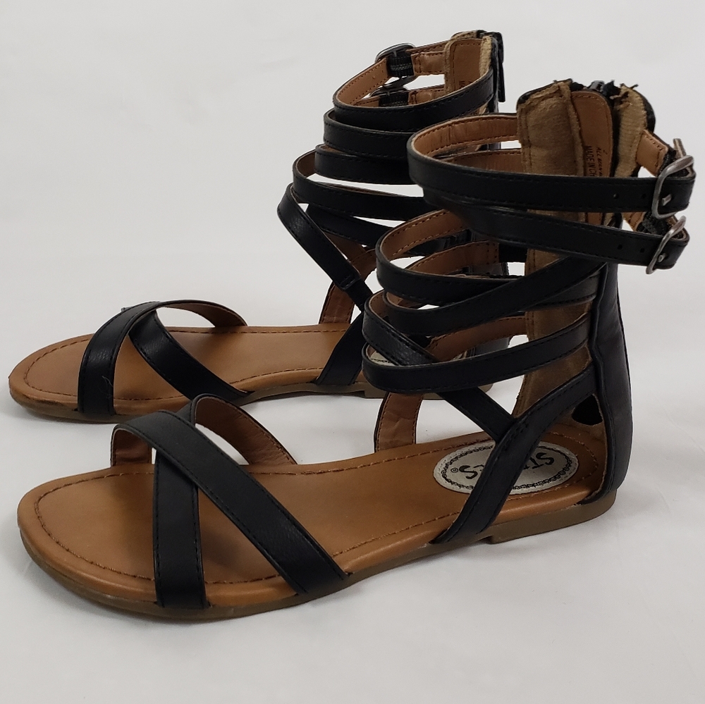Girl's strappy zippered sandals
